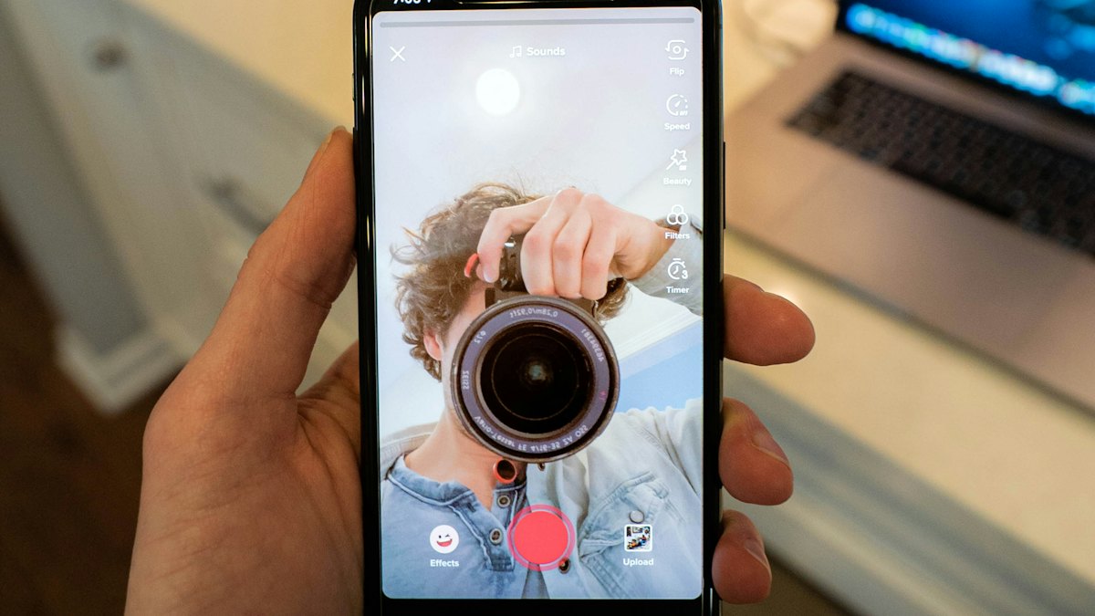 A hand holding an Android phone